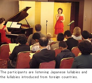 The participants are listening Japanese lullabies and the lullabies introduced from foreign countries